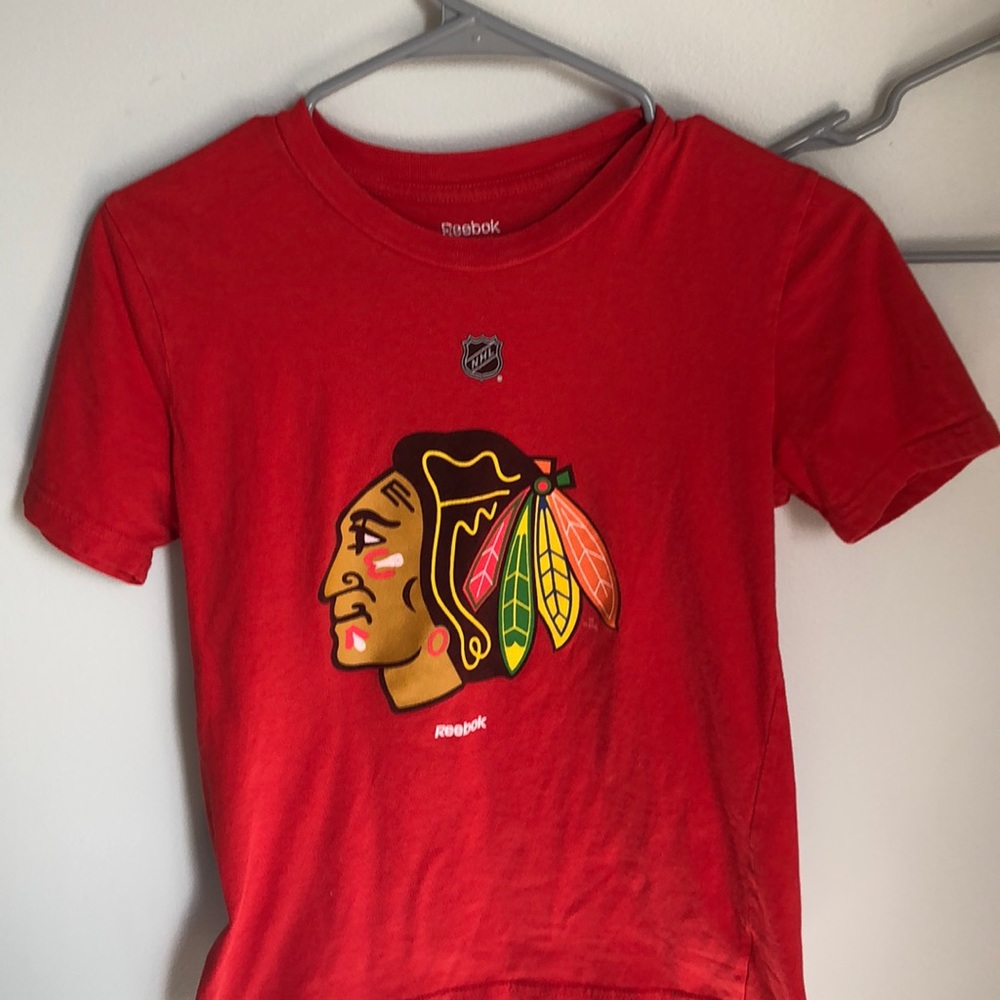 NHL blackhawks t-shirt by Reebok size m 10/12